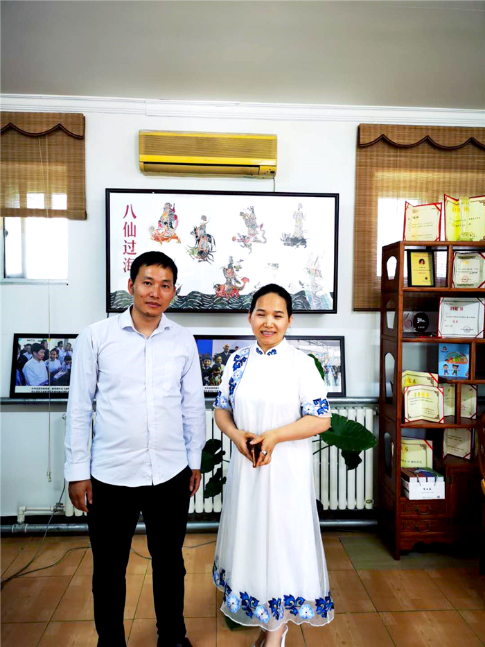 小泥人攜手京西皮影非遺園共同肩負起中國皮影藝術(shù)傳承事業(yè)1.jpg