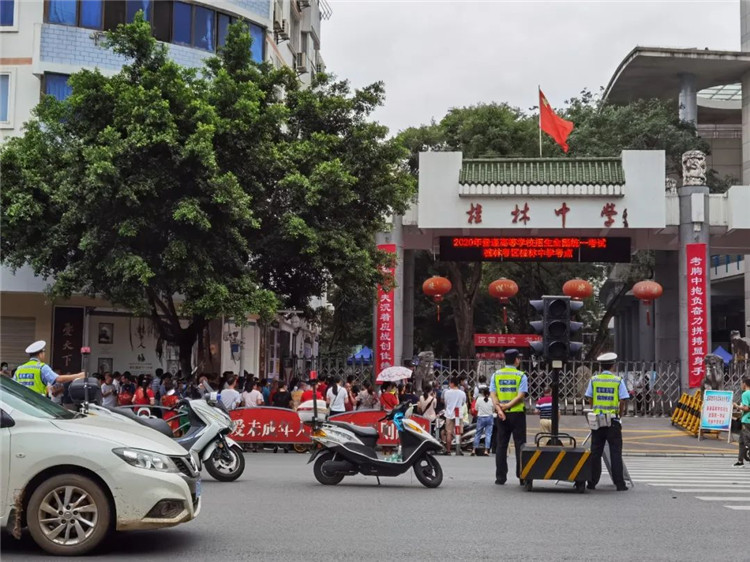 高考考生在開考前2小時丟失身份證，民警啟動應急方案，不到10分鐘解決1.jpg