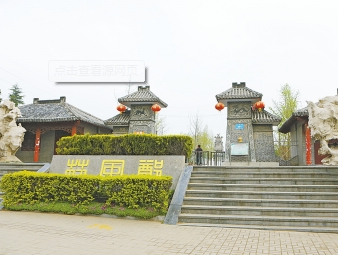 河南鄭風苑景區語音智能系統帶青年朋友體驗愛情打卡地的風范.png