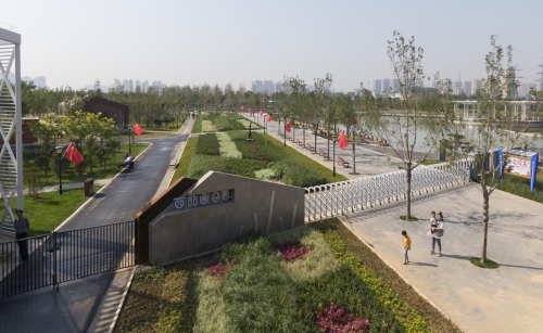 石家莊西兆通公園休閑娛樂融合現(xiàn)代科技智慧導(dǎo)覽功能，讓公園更具特色.jpg