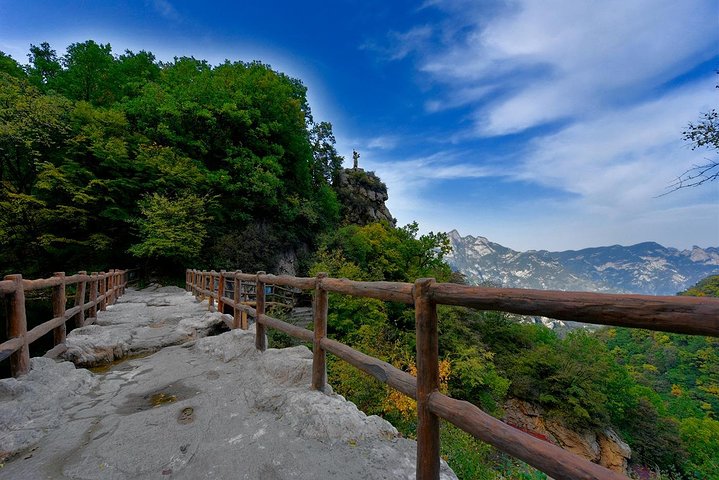 人少景美的黑山大峽谷簡(jiǎn)直是國(guó)慶出游首選！智能電子導(dǎo)覽為景區(qū)加分.jpg