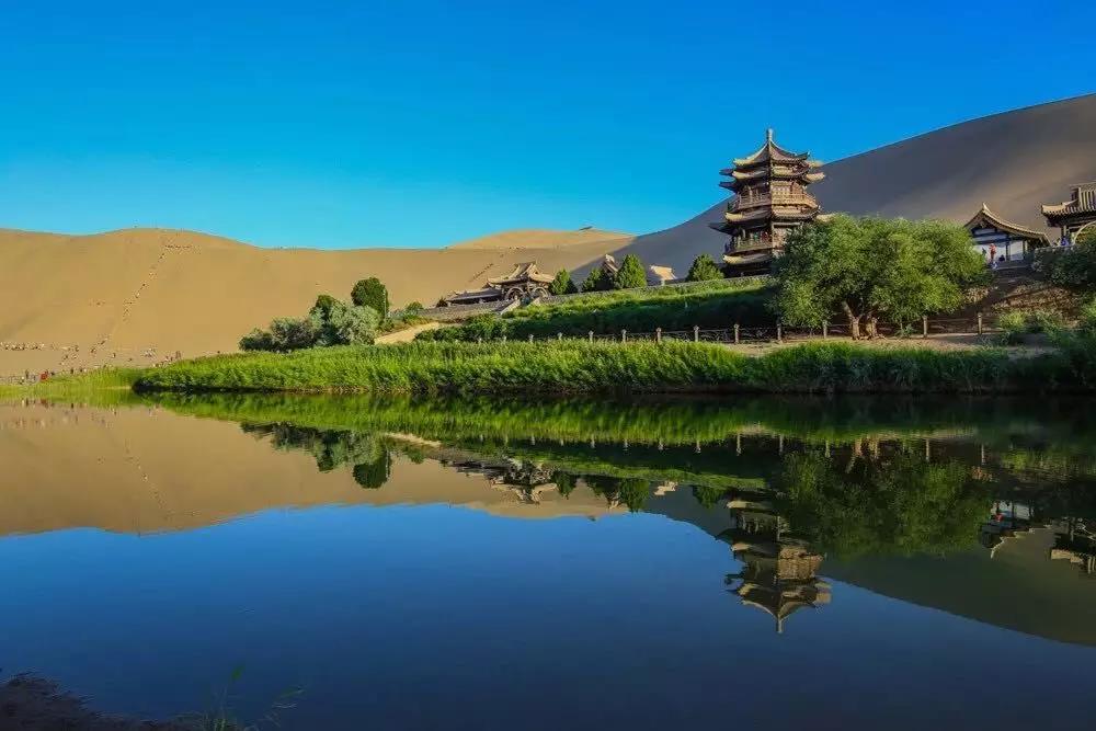 甘肅月牙泉景區(qū)與小泥人合作項(xiàng)目.jpg