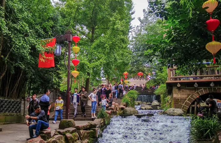 素有“影視城”、“中國好萊塢”之稱的黃龍溪古鎮小程序導覽上線了.png