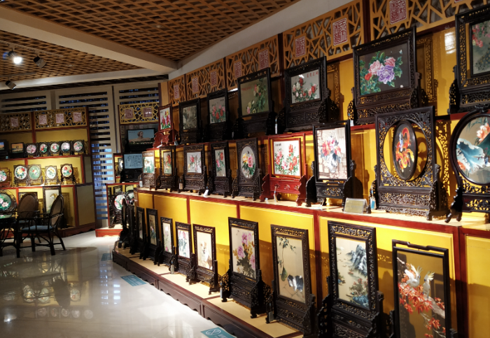 定位導(dǎo)航、路線規(guī)劃、語(yǔ)音講解，還有VR展示.jpg