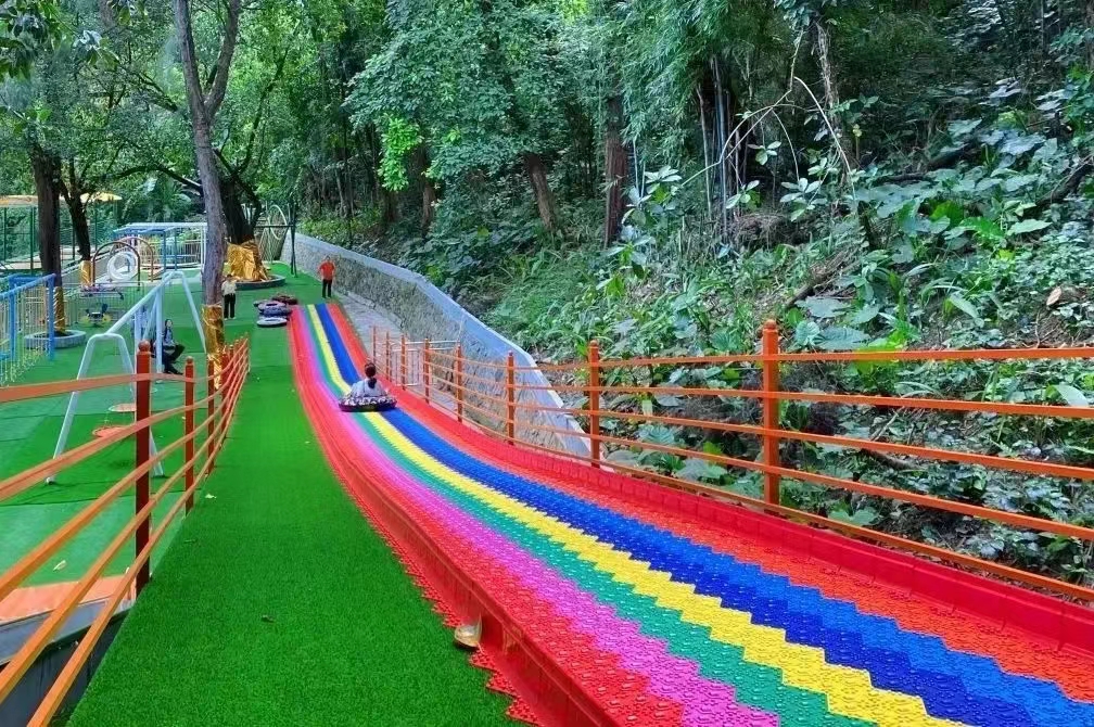 越秀公園兒童無(wú)動(dòng)力樂園電子年卡系統(tǒng).jpg
