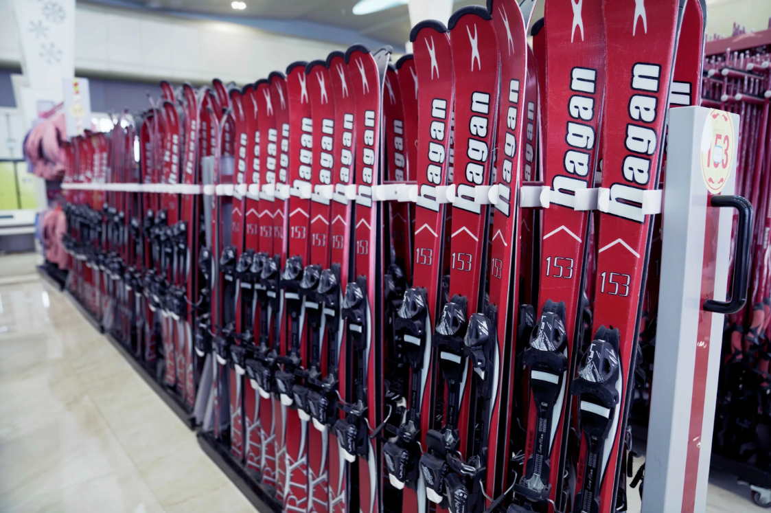 1763084375130492.png 滑雪場裝備租賃系統多少錢.png